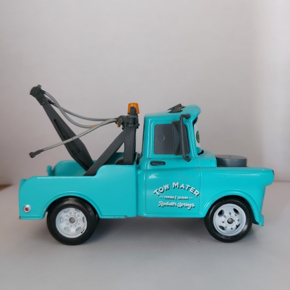 Disney Store CARS CHASER Series MATER In Blue Paint DIE-CAST 1:43 RARE - Picture 2 of 8